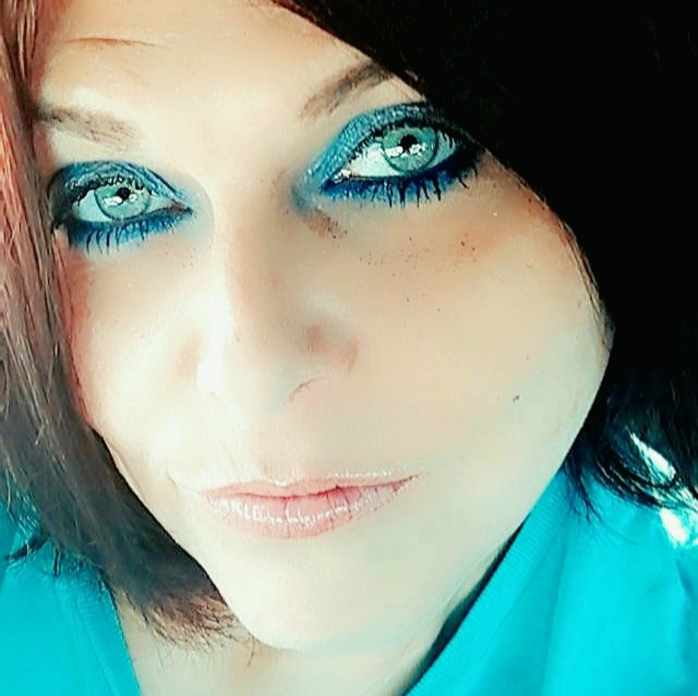 Meet your Posher, Cassandra